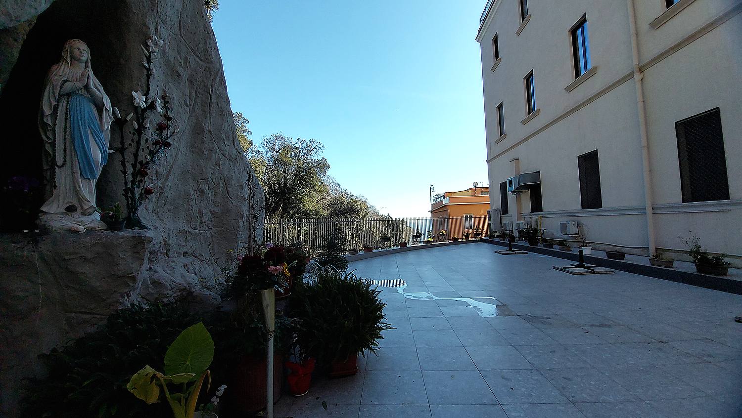 2026-02-22_145705-Napoli-Chiostro-San-Francesco